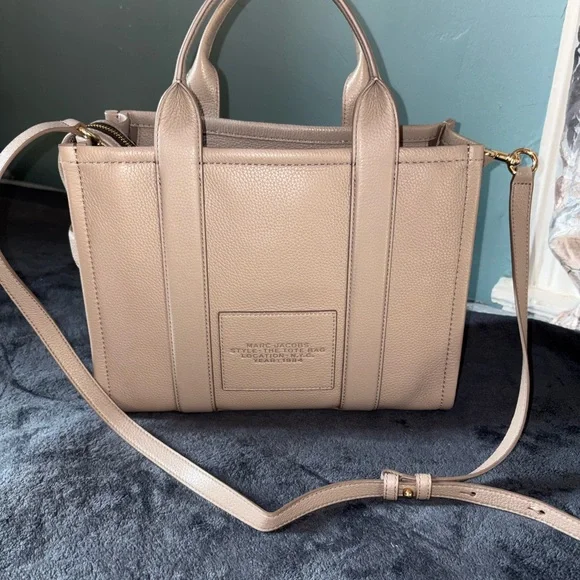 Marc Jacobs - THE LEATHER MEDIUM TOTE BAG Totes